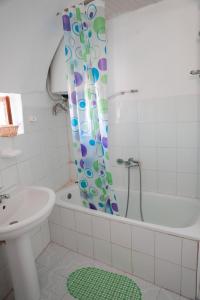 Koupelna v ubytování Guesthouse Gogu