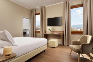 TV a/nebo společenská místnost v ubytování Essence Hotel