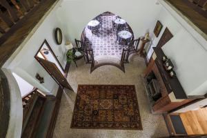 TV a/nebo společenská místnost v ubytování Chalet des longschamps