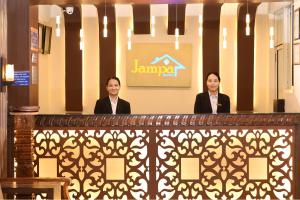 Staff di Hotel Jampa