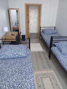 Ένα ή περισσότερα κρεβάτια σε δωμάτιο στο Noclegi 24h Przemyśl