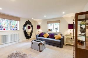 a living room with a couch and a table at Dorney Windsor Legoland 5 Star Stay for upto 14 guests in Dorney