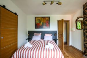 Postel nebo postele na pokoji v ubytování Chalet des longschamps
