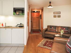 Η κουζίνα ή μικρή κουζίνα στο Apartment Mont Fort 16 by Interhome