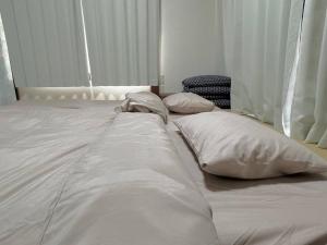 2階建1棟貸しの寝室4部屋 無料高速Wi-Fi客房内的一张或多张床位