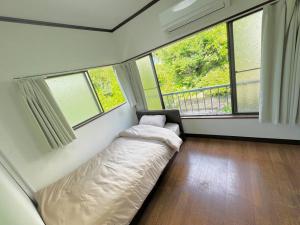 2階建1棟貸しの寝室4部屋 無料高速Wi-Fi客房内的一张或多张床位