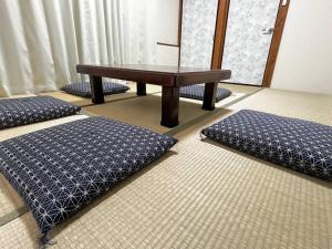 2階建1棟貸しの寝室4部屋 無料高速Wi-Fi客房内的一张或多张床位