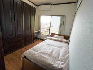 2階建1棟貸しの寝室4部屋 無料高速Wi-Fi客房内的一张或多张床位