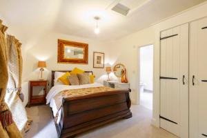 a bedroom with a bed and a mirror on the wall at Dorney Windsor Legoland 5 Star Stay for upto 14 guests in Dorney