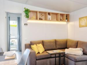 Posezení v ubytování Holiday Home Tiny Haus Kuschelnest by Interhome