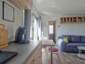 Posezení v ubytování Holiday Home Campingplatz an der Altmühl by Interhome