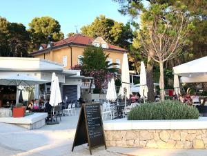 Gäste, die in der Unterkunft Glamping Tents | Losinj | Camp Čikat übernachten