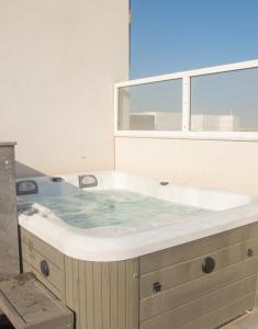 Bilde i galleriet til Marsaskala Sea View Duplex Penthouse - Mive Properties i Marsaskala