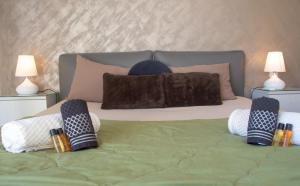 En eller flere senger på et rom på Marsaskala Sea View Duplex Penthouse - Mive Properties