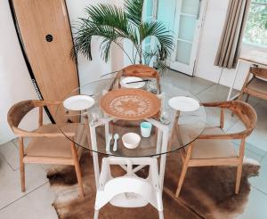 Ein Sitzbereich in der Unterkunft Seminyak Beach Tropical Hideaway Apartment