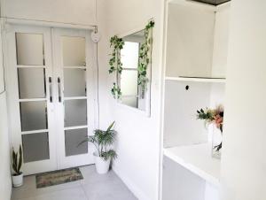 Ein Badezimmer in der Unterkunft Seminyak Beach Tropical Hideaway Apartment