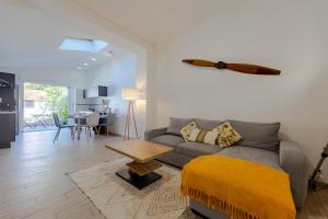 Et opholdsområde på Maison Élégante avec Jardin I Centre de Cognac