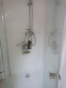 Koupelna v ubytování Pokój w domku