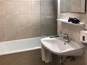 Ένα μπάνιο στο Rheinblick Apartments +29 φωτογραφίες