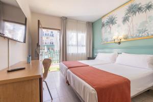 Postel nebo postele na pokoji v ubytování Moon Dreams Fuengirola