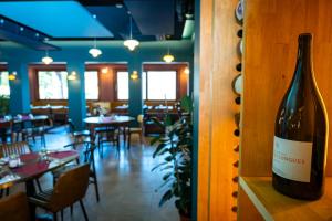 Nápoje v ubytování Logis VIGNES BLANCHES*** Hôtel Cosy et restaurant de terroir