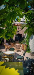 Fotografie z fotogalerie ubytování Logis VIGNES BLANCHES*** Hôtel Cosy et restaurant de terroir v destinaci Beaucaire
