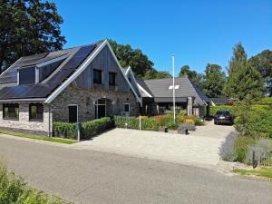 a house with solar panels on the roof at 't Klompenhuuske in Rossum
