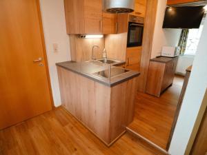 Kuchyňa alebo kuchynka v ubytovaní Apartment Donnersbach by Interhome