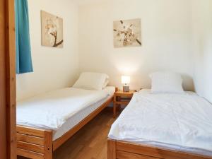 Postel nebo postele na pokoji v ubytování Chalet Lilas by Interhome + 12 fotografií