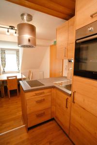Kuchyňa alebo kuchynka v ubytovaní Apartment Donnersbach by Interhome