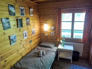 Postel nebo postele na pokoji v ubytování Chalet Chalet Sans Nom by Interhome