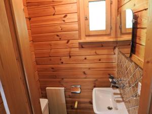 Koupelna v ubytování Chalet Chalet Sans Nom by Interhome