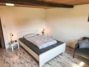 Postel nebo postele na pokoji v ubytování Holiday Home Das kleine Paradies von Kata by Interhome