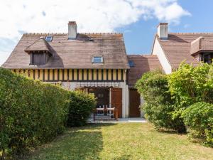 Κήπος έξω από το Holiday Home La Pommeraie by Interhome