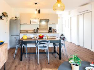 Una cocina o cocineta en Apartment Jade et Elena-3 by Interhome