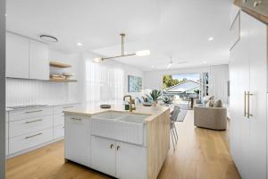 Η κουζίνα ή μικρή κουζίνα στο Key West Beach House