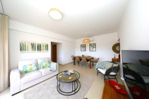 TV a/nebo společenská místnost v ubytování Apartment Lorraine - Duplex, With Pool & Sun Deck