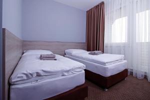 Posteľ alebo postele v izbe v ubytovaní Aviator Garni Hotel Bratislava