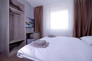 Posteľ alebo postele v izbe v ubytovaní Aviator Garni Hotel Bratislava