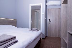 Posteľ alebo postele v izbe v ubytovaní Aviator Garni Hotel Bratislava