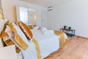 Postel nebo postele na pokoji v ubytování Cinnamon LakeHouse