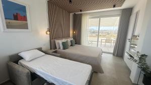 Postel nebo postele na pokoji v ubytování Penthouse in Mellieha with Private Pool & Large Terraces + 31 fotografií