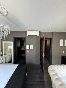 Postel nebo postele na pokoji v ubytování L'écrin des Vennes - Liège centre