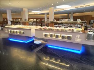a bakery with a buffet of food on display at Hotel Madeira Centro in Benidorm
