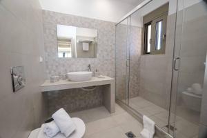 Ένα μπάνιο στο Villa Pangea Kalli +18 φωτογραφίες
