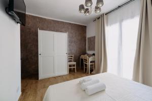 Postel nebo postele na pokoji v ubytování Franciacorta Rooms