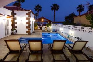 The swimming pool at or close to Villa Allegra