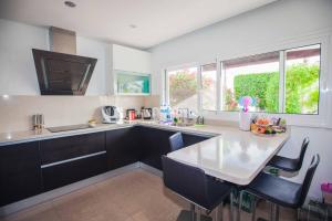 A kitchen or kitchenette at Villa Allegra