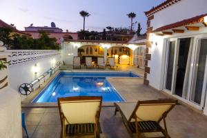The swimming pool at or close to Villa Allegra