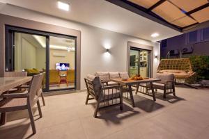 Posezení v ubytování Villa Almilalin 6 bedroom Holiday Villa for Rent in Oludeniz